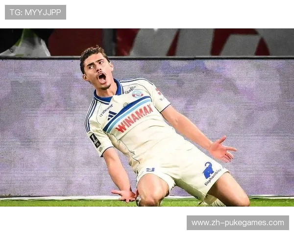 盖拉-杜埃禁区推射破门，斯特拉斯堡1-1扳平巴黎