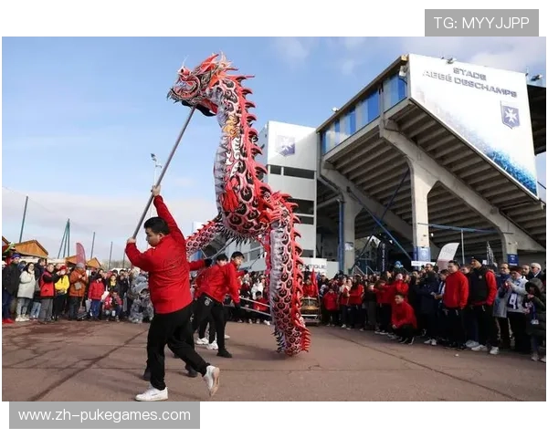 欧塞尔俱乐部春节装饰营造浓厚节日氛围,中法文化交流深化 欧塞尔俱乐部春节装饰营造浓厚节日氛围,中法文化交流深化